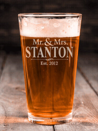 Mr and Mrs : Pint Glasses - Engraved