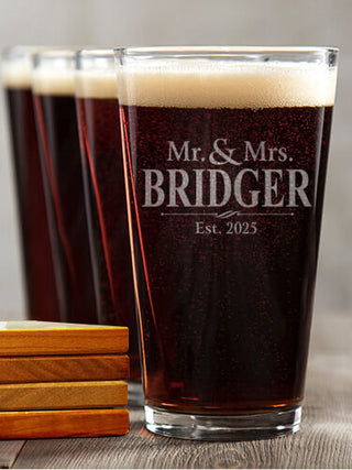 Mr and Mrs : 4 Pint Glasses - Engraved 4 Coasters Gift Set
